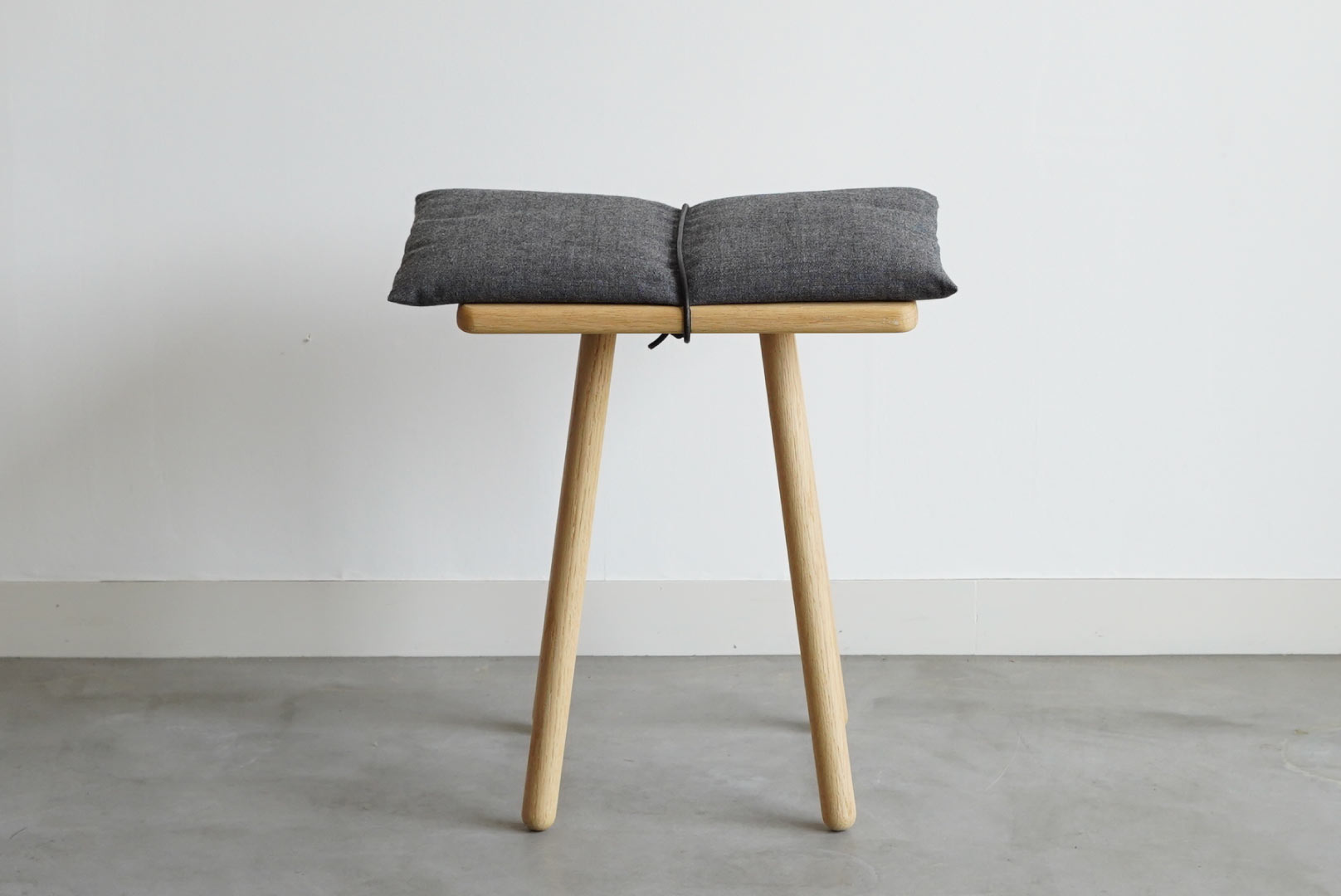 Fritz Hansen グレー スツール 2021年製 フリッツ・ハンセン（FRITZ HANSEN）ジョージ スツール【展示品